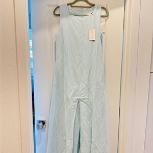 NWT’s Julia Amory Elegant Light Blue Sleeveless Dress